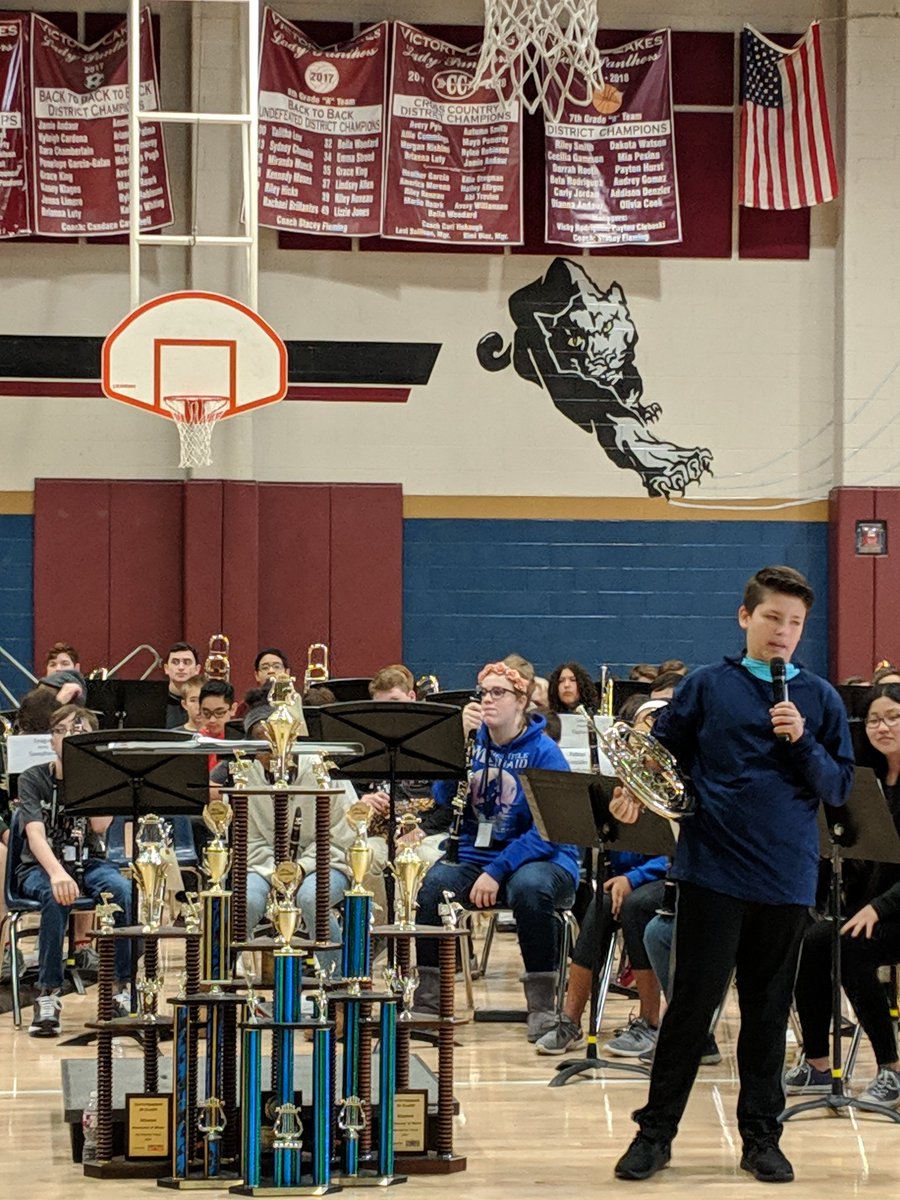 VLIBand's tweet photo. Welcome to VLI, @BauerBears , @gilmoregators05, and @ParrPatriots, your new home next year! 😍🎵😍
#babysharks 🦈 #megaband #goband #goldc #5thgradeday #pantherpride https://t.co/pujQWX1fQE