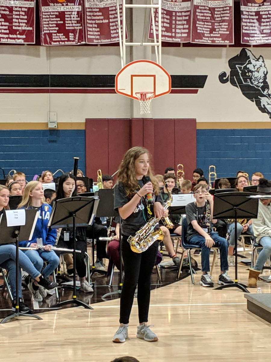 VLIBand's tweet photo. Welcome to VLI, @BauerBears , @gilmoregators05, and @ParrPatriots, your new home next year! 😍🎵😍
#babysharks 🦈 #megaband #goband #goldc #5thgradeday #pantherpride https://t.co/pujQWX1fQE