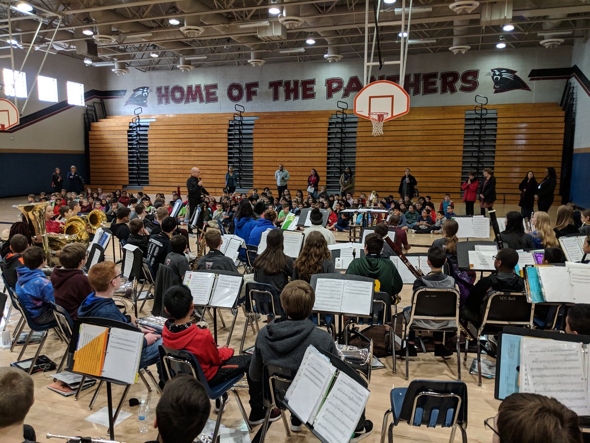 VLIBand's tweet photo. Welcome to VLI, @BauerBears , @gilmoregators05, and @ParrPatriots, your new home next year! 😍🎵😍
#babysharks 🦈 #megaband #goband #goldc #5thgradeday #pantherpride https://t.co/0E8F4MSH1z