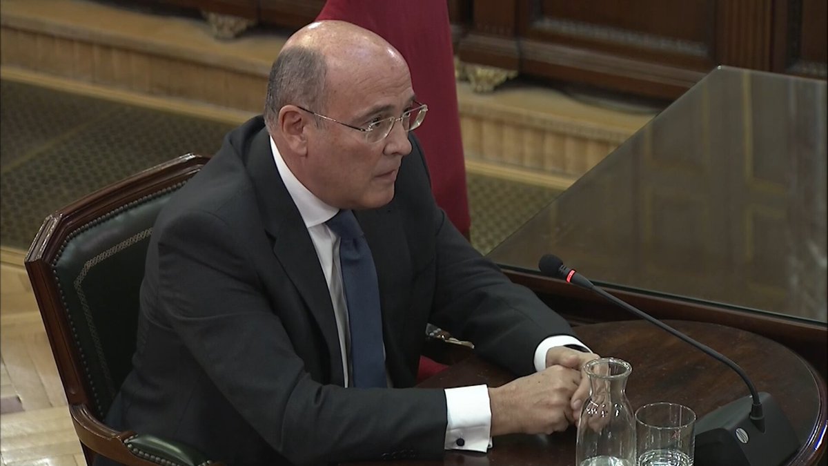 3CatInfo's tweet photo. Diego Pérez de los Cobos: "Nosaltres li vam dir a Puigdemont que, si desconvocava el referèndum, no passaria res, però aquesta demanda no va ser atesa"
https://t.co/pePpntSCxi
#JudiciTV3CatRàdio https://t.co/JC0jUUgXNx