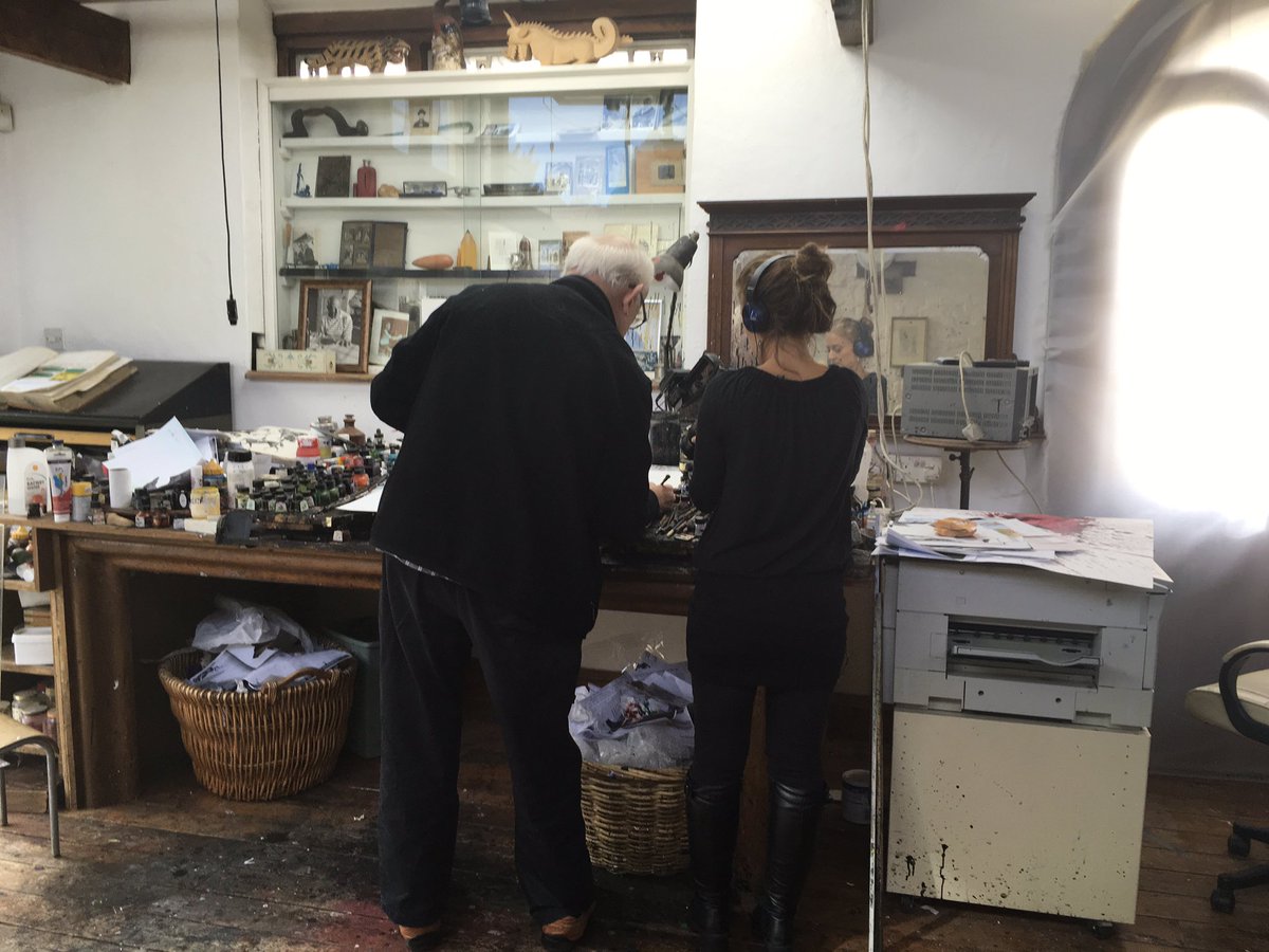 SteadmanArt's tweet photo. Caught from every angle today in the studio, searching for Ralph’s best side!
#underscrutiny
#steadmanart
#typicalTuesday https://t.co/5xGaGZ6UEw