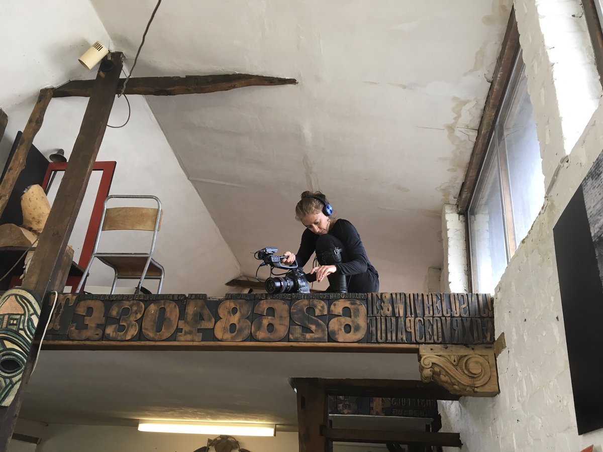 SteadmanArt's tweet photo. Caught from every angle today in the studio, searching for Ralph’s best side!
#underscrutiny
#steadmanart
#typicalTuesday https://t.co/5xGaGZ6UEw