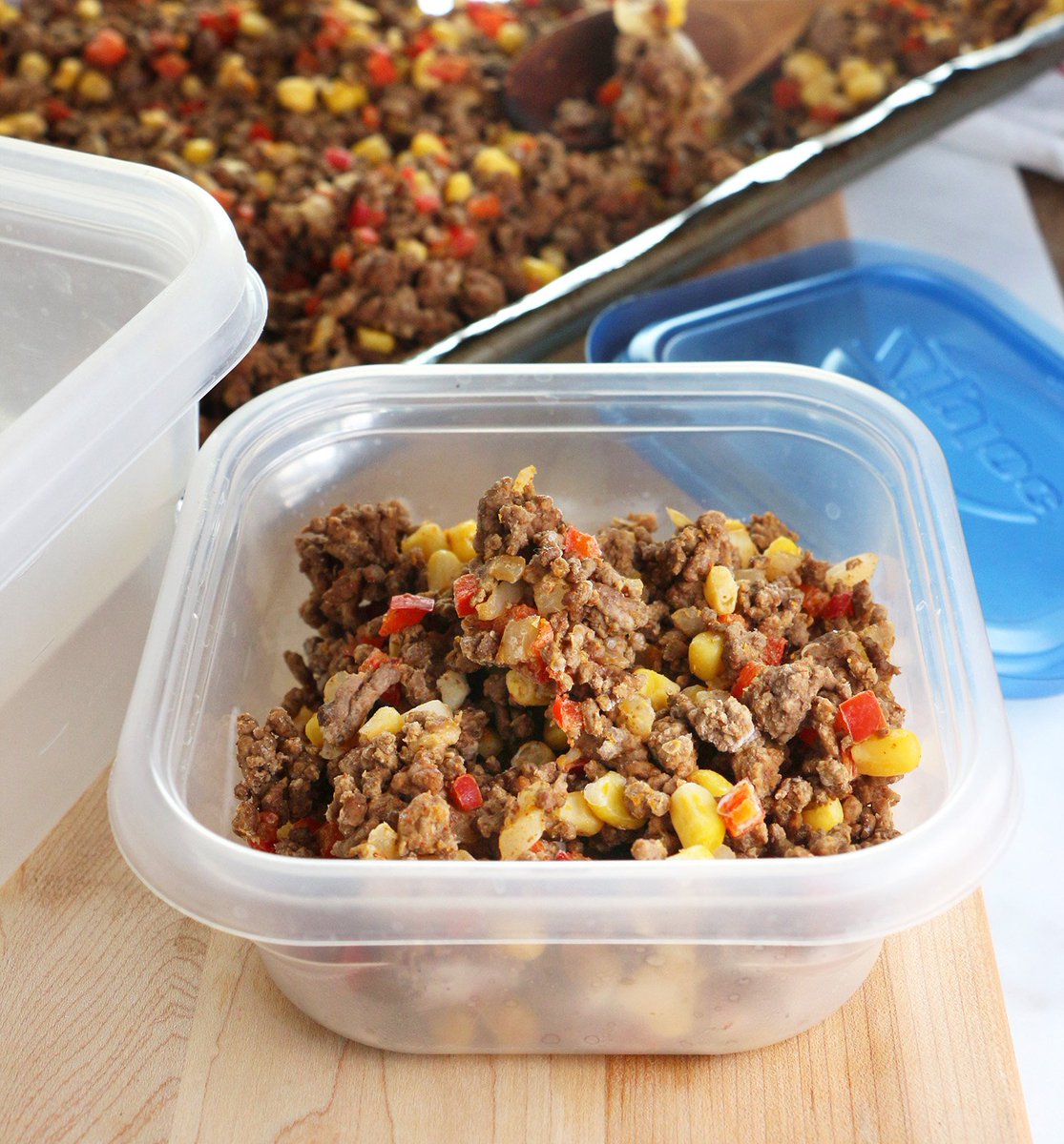 OntarioBeef's tweet image. Today we&apos;re tackling #TacoTuesday, #NutritionMonth, #cookingsmart &amp;amp; #foodwaste all in 1 awesome recipe: Big Batch Mexicali Beef! Use some for tacos, then freeze the rest to add a quick protein punch to your future meals! @How_To_Eat shows you how here: bit.ly/2BWWPCX