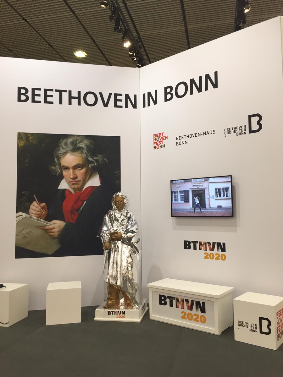 RegionBonn's tweet photo. Ein paar letzte Handgriffe und dann kann's losgehen #ITB2019 😊
#ITBBerlin #visitbonnregion #DeinNRW #beethoven https://t.co/W8fnSh9lgI