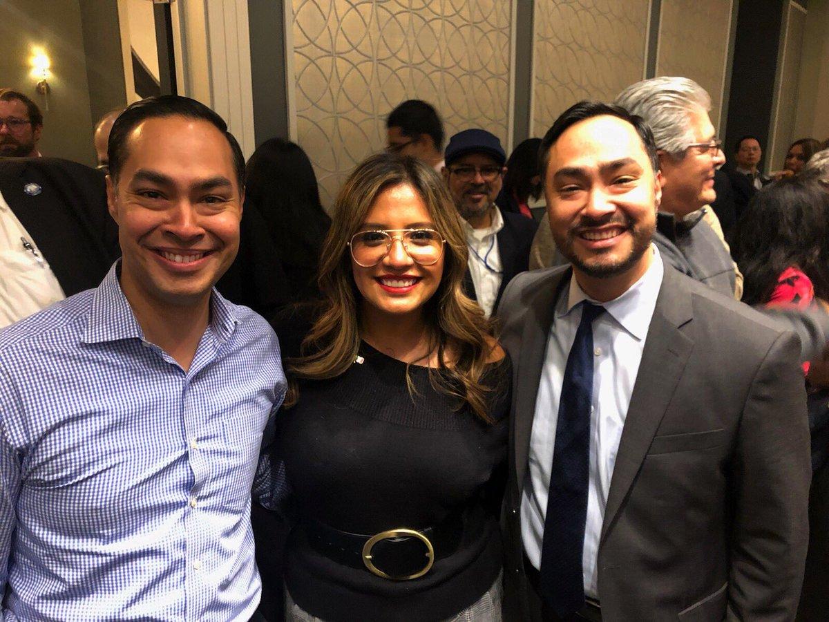 1stworldchicano's tweet image. Who else thinks that instead of a beard @JoaquinCastrotx should have got a Chicano-themed tattoo instead?  
#SmileNowCryLater #ConSafos #PuroSanAnto #HeyBabyQuePasoIthoughIWasYourOnlyVato