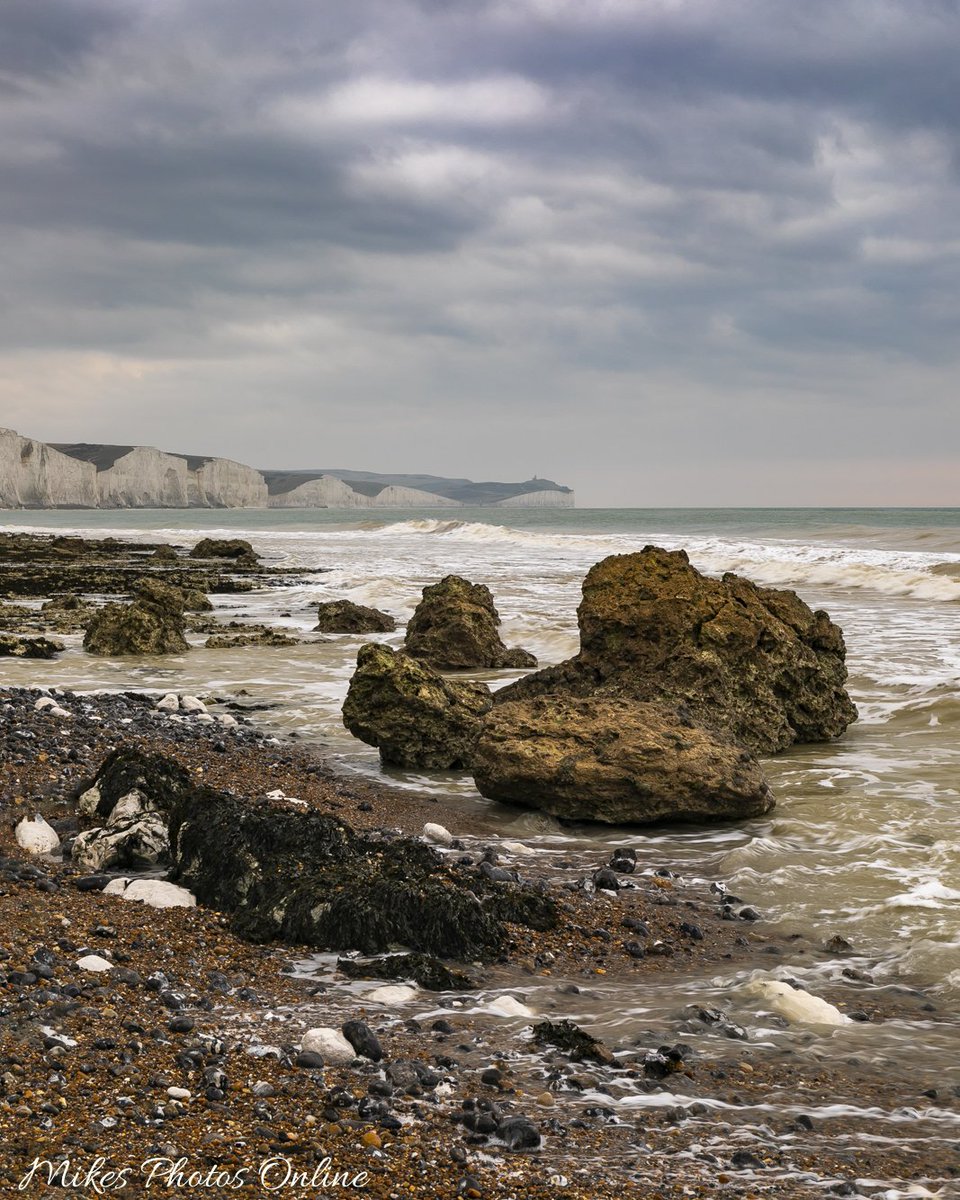 Cuckmere Haven (Sussex UK) on a very cloudy / misty Friday. One ray of sunlight only. Tough day. @SeafordandDist @SeafordTC @VisitSussex @BBCSussex @bbcsoutheast @LivingCoasts