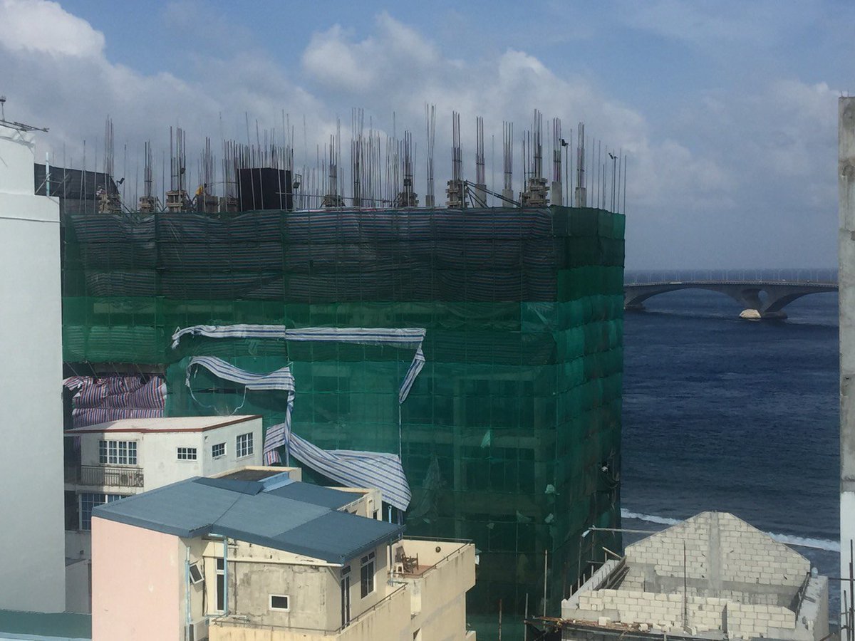 Vagu faisaa in hadhaa Yaamin ge Bodu imaaraaiy mihira aranee, Dhaulathah nagan jeheyne thaneh.