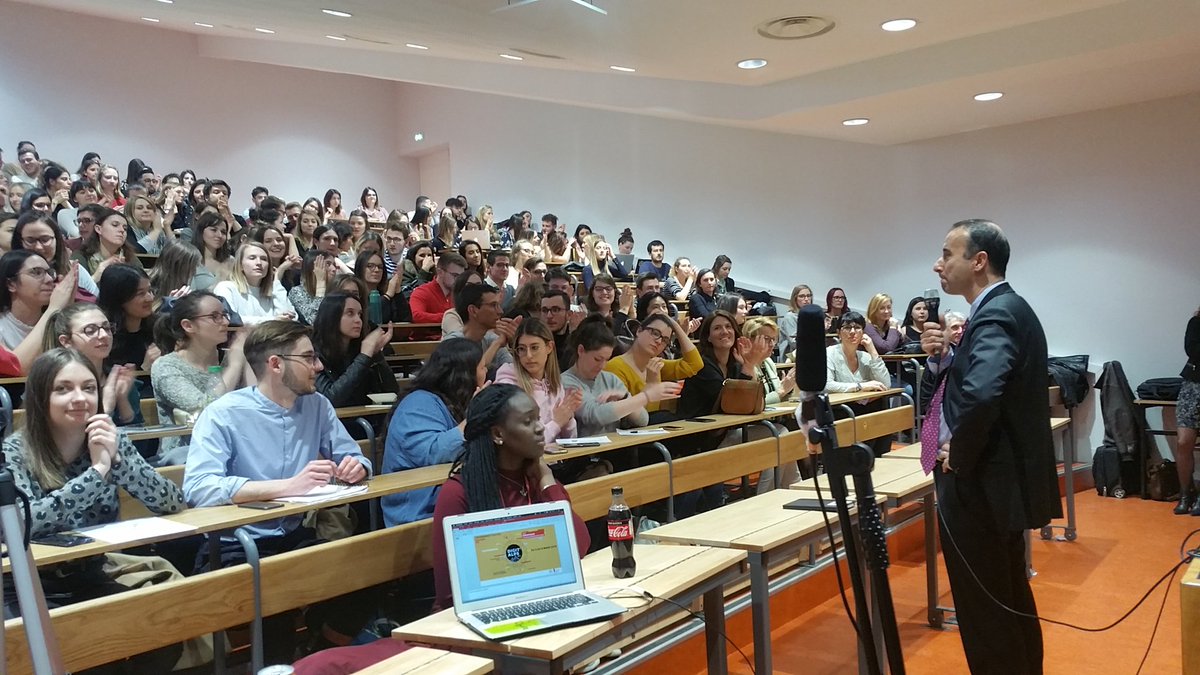 Grenoble_IAE's tweet photo. #marketingdigital Début de la conférence sur les influenceurs. Suivez-la en direct sur le Facebook de IAE Digit'Alps. Posez également vos questions sur #beekast avec le code Iae2019 https://t.co/Ke3dRHxj7k