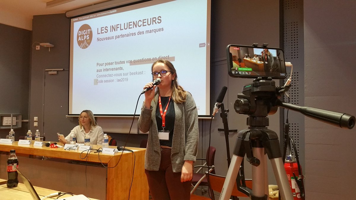 Grenoble_IAE's tweet photo. #marketingdigital Début de la conférence sur les influenceurs. Suivez-la en direct sur le Facebook de IAE Digit'Alps. Posez également vos questions sur #beekast avec le code Iae2019 https://t.co/Ke3dRHxj7k