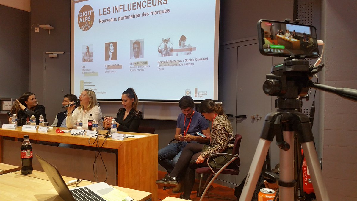 Grenoble_IAE's tweet photo. #marketingdigital Début de la conférence sur les influenceurs. Suivez-la en direct sur le Facebook de IAE Digit'Alps. Posez également vos questions sur #beekast avec le code Iae2019 https://t.co/Ke3dRHxj7k