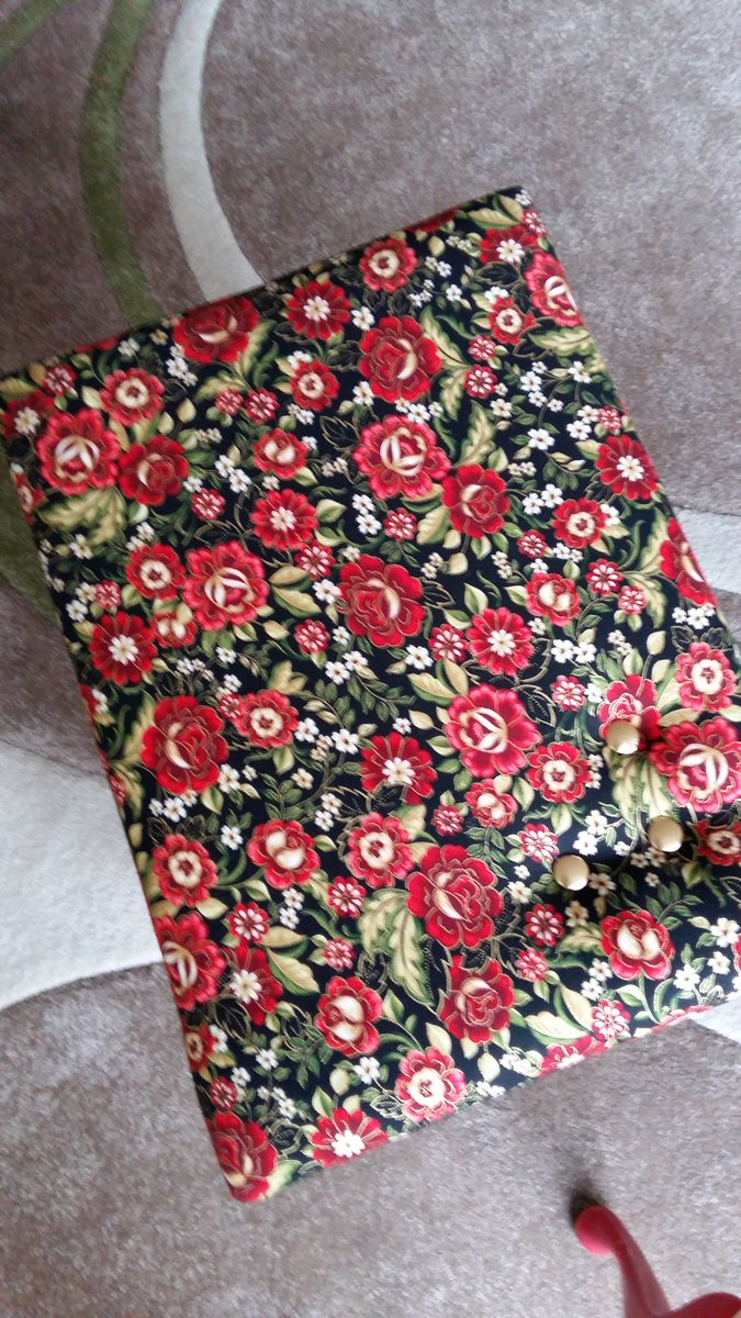AndymanUpCycle's tweet photo. Special mothers day gift for a special mother, buy her flowers that last! #rosesdressingtablestool https://t.co/UeWRKvQFHD