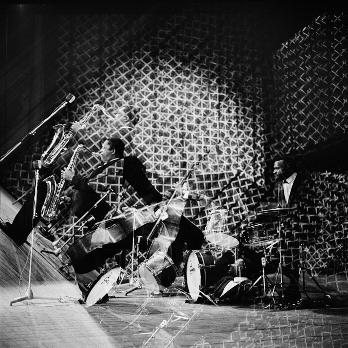 casadeljazz's tweet photo. 👂Orecchie aperte...abbiamo un consiglio da darvi! 

Dall'8 al 28 Marzo Palazzo Velli ospita i progetti fotografici di Roberto Polillo "Future Cities Visions" e "Jazz icons of the '60s." Guardate che scatti unici! Qui sotto trovate qualche foto in anteprima 😉 https://t.co/FRLQy91Y5j
