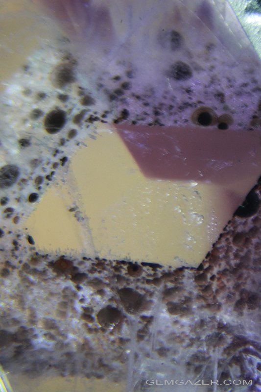 gemgazer's tweet photo. Amethyst cabochon from Brazil with trapiche-like colour zoning and a phantom growth feature surrounded with reddish-brown Goethite crystals.
https://t.co/0epIOFGM6a
#gemstone
#photomicrography
#gemInclusions
#gemology https://t.co/Gwr4vbwitm