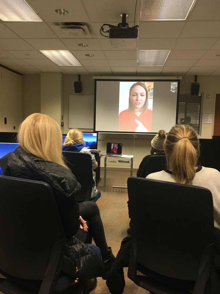 ValRobertsEvans's tweet photo. Alum Jackie Francis reporter in Champaign talking to my prospective reporters. #smumeadows #SMUTV https://t.co/ooOvZijDtO