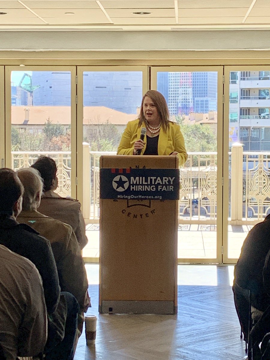 hiringourheroes's tweet photo. Our partners from @LaQuintaCareers &amp; @CarMax make events like the @DallasStars #HOHExpo possible - connecting hundreds of job seekers to employers ready to hire.  Working together to help YOU find meaningful employment. That’s the power of partnership. https://t.co/kS1xbgG1aZ