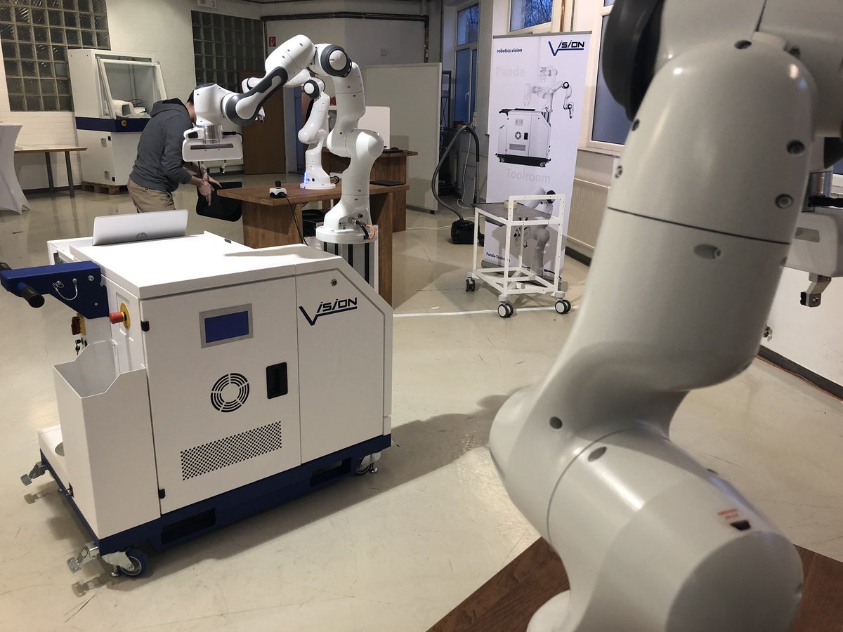 Vision_Laser's tweet photo. Wir freuen uns auf das #robotic Meet-up mit @hannoverimpuls im Werk 2 der @Vision_Laser @FRANKAEMIKA @StreetScooter_ #Digitalisierung #Robotics #Cobots #eMobility #iot #niedersachsen https://t.co/zrmV56SMEh