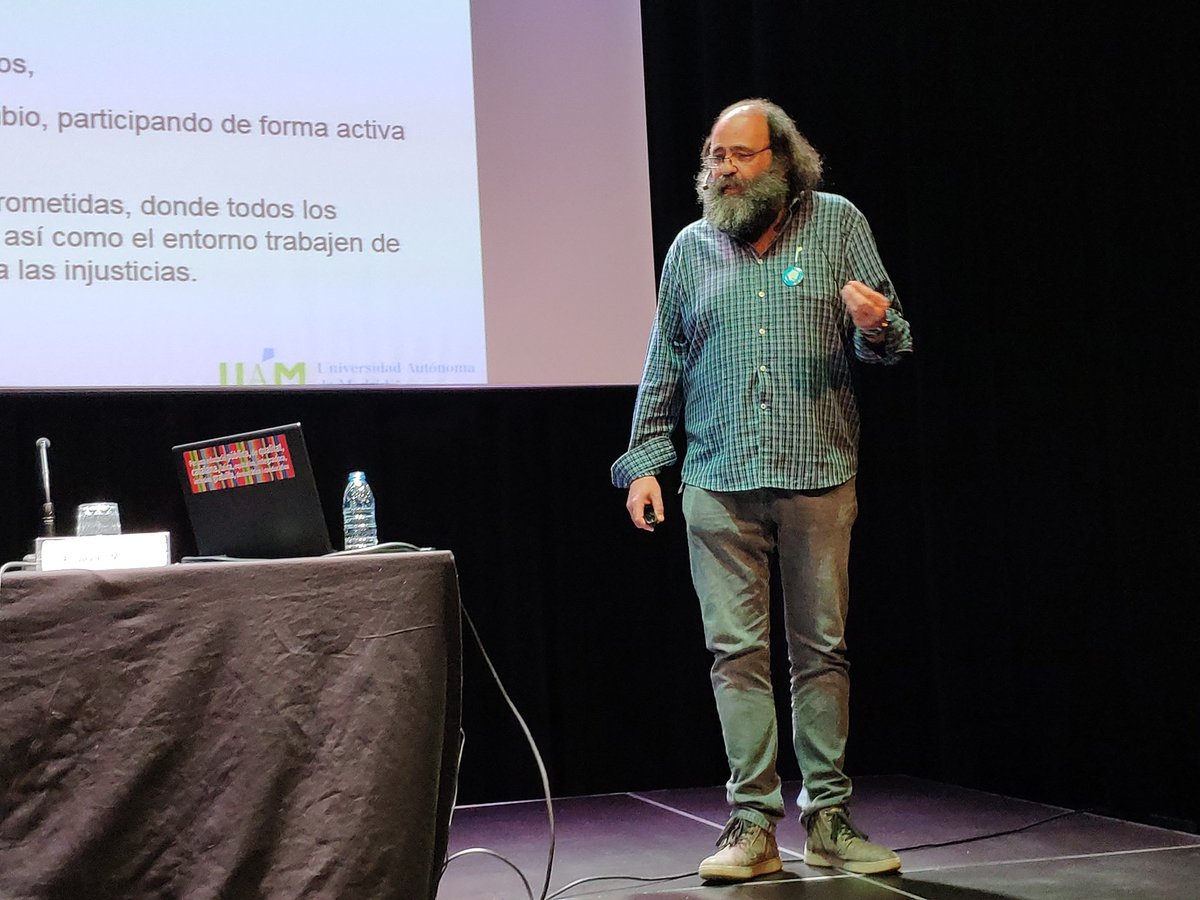 BelenTascon's tweet photo. "L'educació és un acte polílic, sinó ho reconeixem així no transformarem res"
@FJavier_Murillo 

#CursAnualFaPaC 
@FaPaCcat https://t.co/98lFzyCEcM