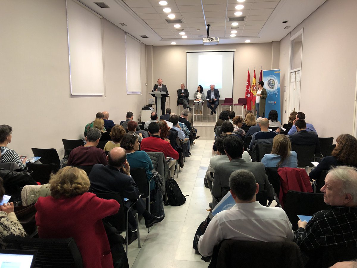 Rev_Limpiezas's tweet photo. @Rev_Limpiezas en la presentación del libro resumen del Foro Medio Ambiente y Sostenibilidad #FSMS de 2018 que incluye un resumen de #EsClean y del 1er Simposio de #LimpiezaProfesional y Sostenible. @FSMS_es @feriademadrid https://t.co/BJytbV6GWE