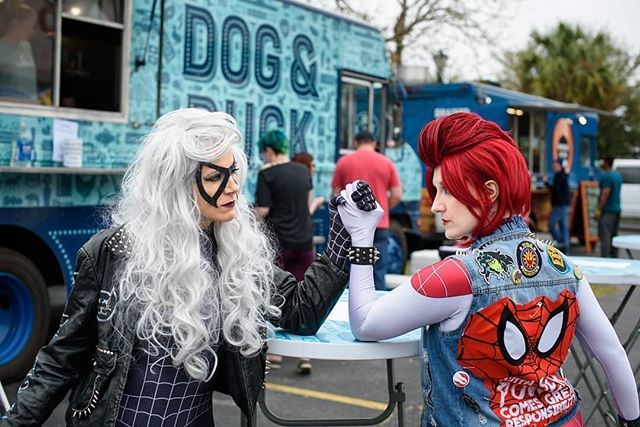 ShareMyCosplay's tweet image. Feature #cosplayer @kyberknightcosplay along side @whiteknightcosplay arm wrestling as #Spinneret Vs #Blackcat. #cosplay #comicbooks #marvel
.
📷 @zaptophoto .
#spinneretcosplay #blackcatcosplay #feliciahardy #spiderverse #spiderversecosplay #webheads… instagram.com/sharemycosplay…