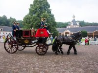 rtvveluwezoom's tweet photo. KONINKLIJKE PK’S OP PALEIS HET LOO Paarden, auto’s en rijtuigen van de Koning in actie! zaterdag 25 &amp; zondag 26 mei 2019 - Het laatste weekend van mei geeft Paleis Het Loo bezoekers een uniek kijkje achter de schermen van het koninklijk vervoer. Het... - https://t.co/utuwqGR7W8 https://t.co/7O5nXhYl70