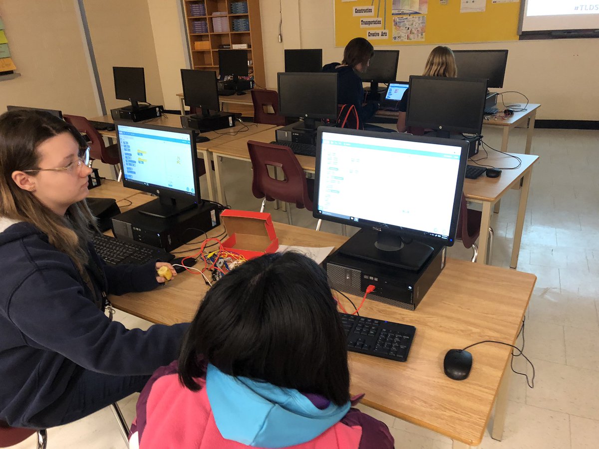 gkyfranzen's tweet image. So much fun working with these young ladies on coding with Makey Makey kits!! #tldsblearns #TLDSBcode