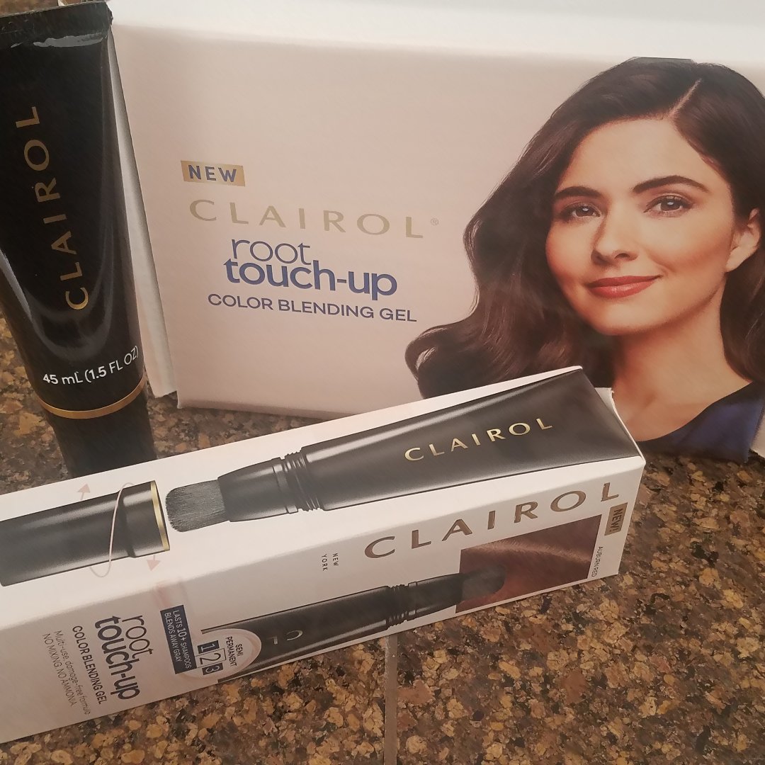 ArianeSanders's tweet photo. Who doesn't love free products? Enjoyed trying out a root touch up in my influenster box! This touch up is created to cover grays, but worked great on my hair too! Lasts up to 10 washes, I was impressed!
@Influenster @ClairolColor #ColorConfidently #complimentary https://t.co/jVdFXuWJsH