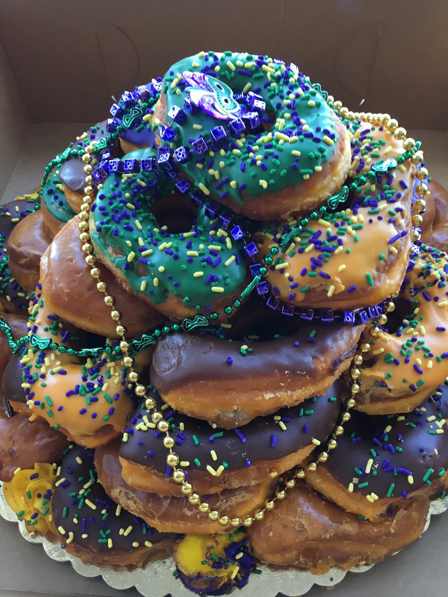 A very “fat” Tuesday indeed - thanks to <a href="/RoundRockDonut/">Round Rock Donuts</a>! 🍩💚💜💛 #mardigras #donuts #nomnomnom #kingcake