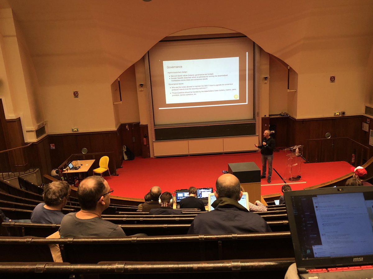 LeJournalDuCoin's tweet photo. Pour conclure cette première journée de conférences à l’#ethcc , Gilles Fedak ( @gilfedak ) de @iEx_ec confirme que les places de marché décentralisées seront la future #killerapplication de la #blockchain https://t.co/9LQZQOPsWi