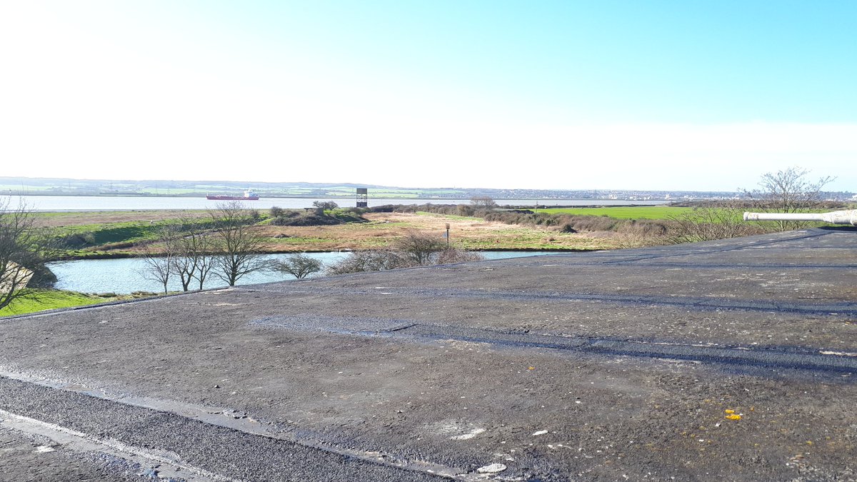 Teaching Yr 3s <a href="/CoalhouseFortPk/">Coalhouse Fort Park</a> today. They were rightly wowed by the fantastic views from the roof. From this angle we were looking across the moat &amp; then the R Thames, with Kent easy to see on the horizon. The 'water tower' in the middle distance was a secret #WW2 radar tower.