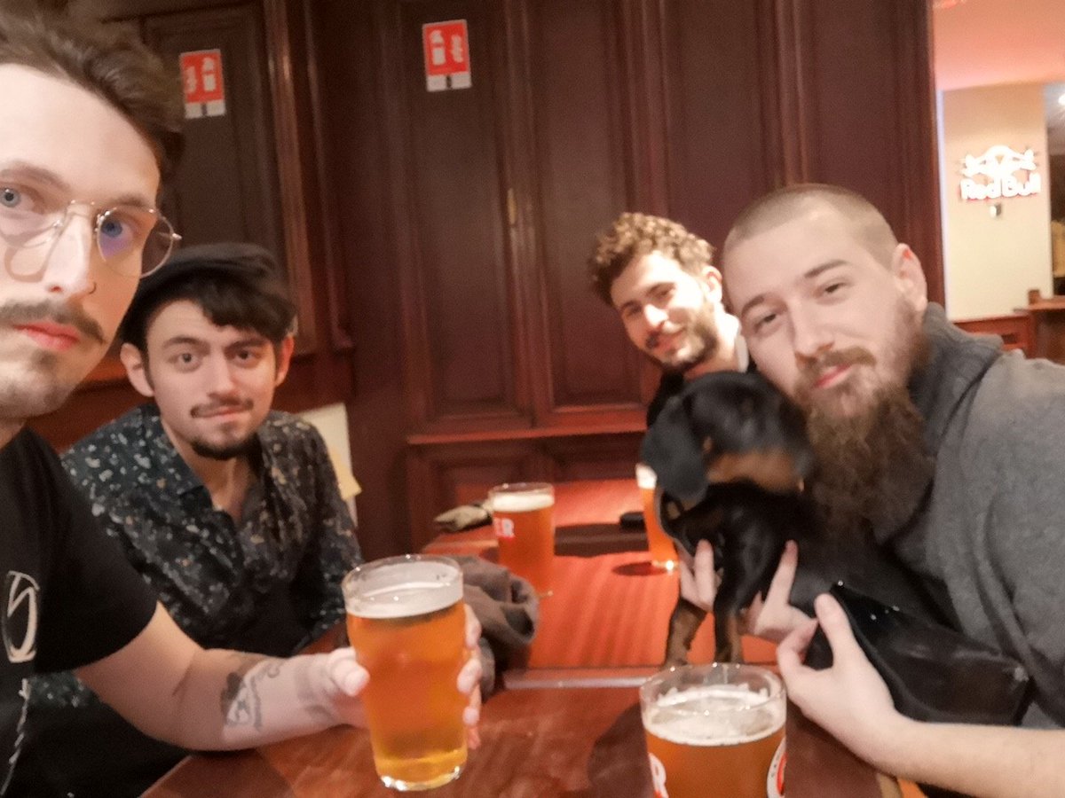 pvlsarofficiel's tweet photo. Finalement c'est autour d'une bière qu'on fête les 10k !
Et avec les Outlaws 🎥
#PVLSAR #Metz #thunder https://t.co/qCc4Luq2oI