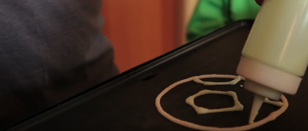 rebelsoccer1974's tweet image. Learn how to make soccer ball pancakes. mvnt.us/m900154 #NationalPancakeDay #Krusteaz