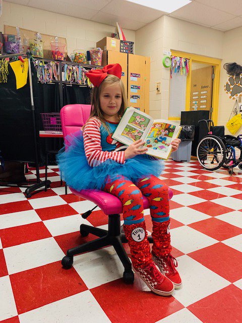 Westatrcs's tweet photo. Student guest readers are Mrs. Cox's favorite during Literacy Celebration Week! #ReadersToday #LeadersTomorrow #TheTraditionBeginsHere https://t.co/L4vnoKIpx6