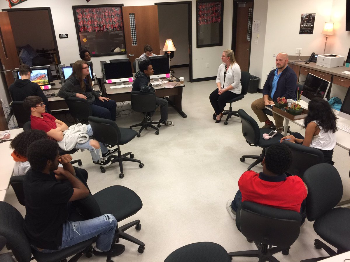 OHSKnightMedia's tweet photo. The K230 Newsroom is excited to have our guest speakers Cary Kuliasha and Alicia McGrew from the University of Florida to help us with our SRL project! #PC https://t.co/b7QBPqDRxf