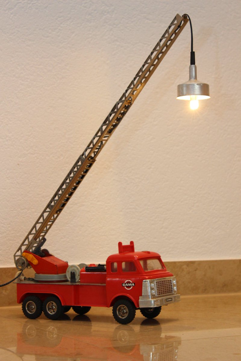 TomBaumberger's tweet photo. New upcycling lamp old firefighter truck model
https://t.co/AL3LZBOJo0
#firefighterlife #firetrucklamp #toylamp #UpcycledHour #upcycling #lampenbau #lightcreation #lamp #customlamp #lampdesign #upcycle #industriallamp #vintageinterior #customlighting #upcycledcreations https://t.co/LcNIo4YwfL