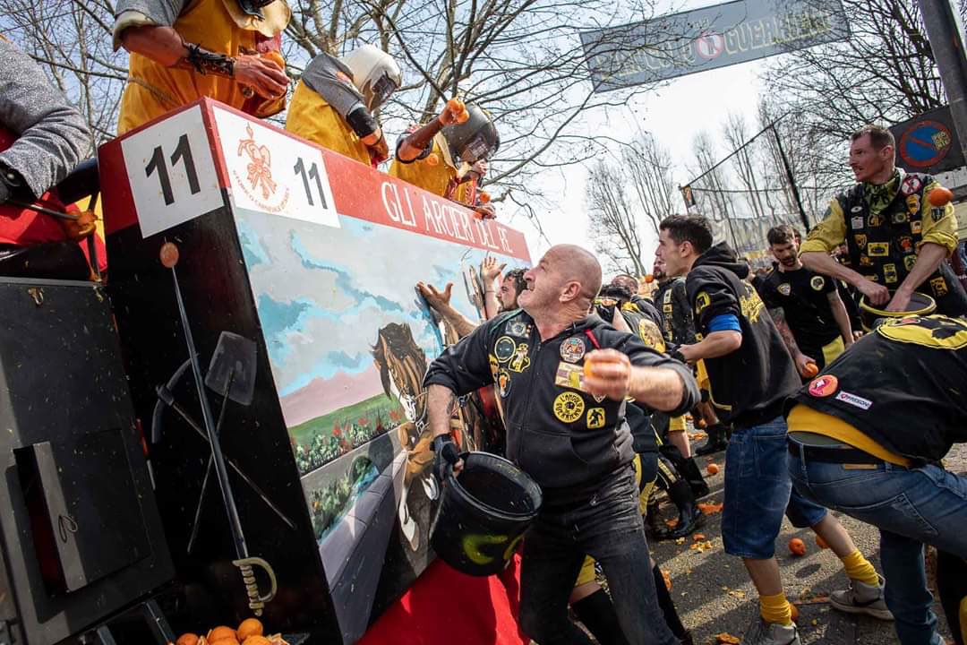 Sono gli Aranceri Pantera Nera i primi classificati dello Storico Carnevale di Ivrea 2019. Ad aggiudicarsi il primo premio assoluto per i tiri a quattro I Cavalieri del Borghetto, lettera R, mentre per le pariglie I Paladini di Sant’Ulderico, numero 15