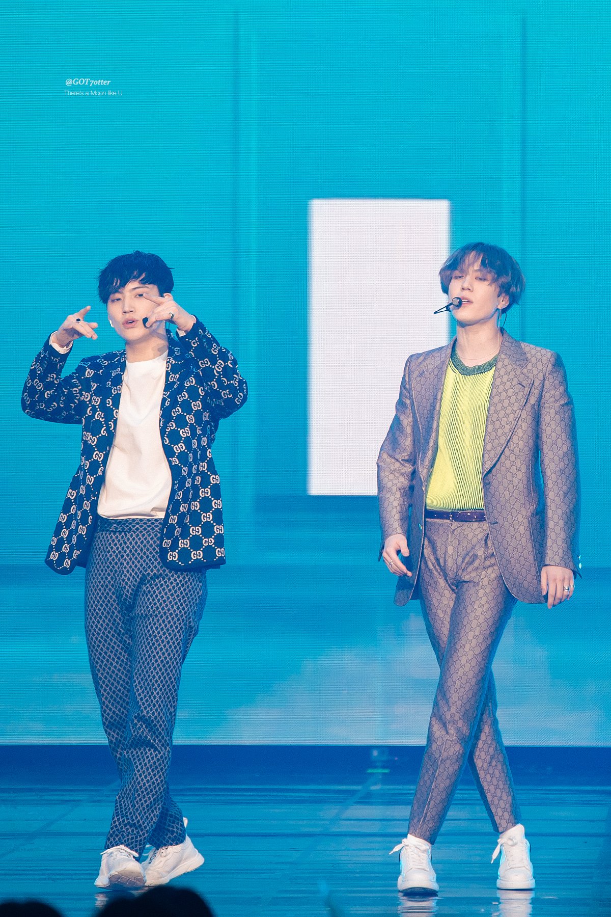 D06YSdiUYAAAUTR.jpg:orig