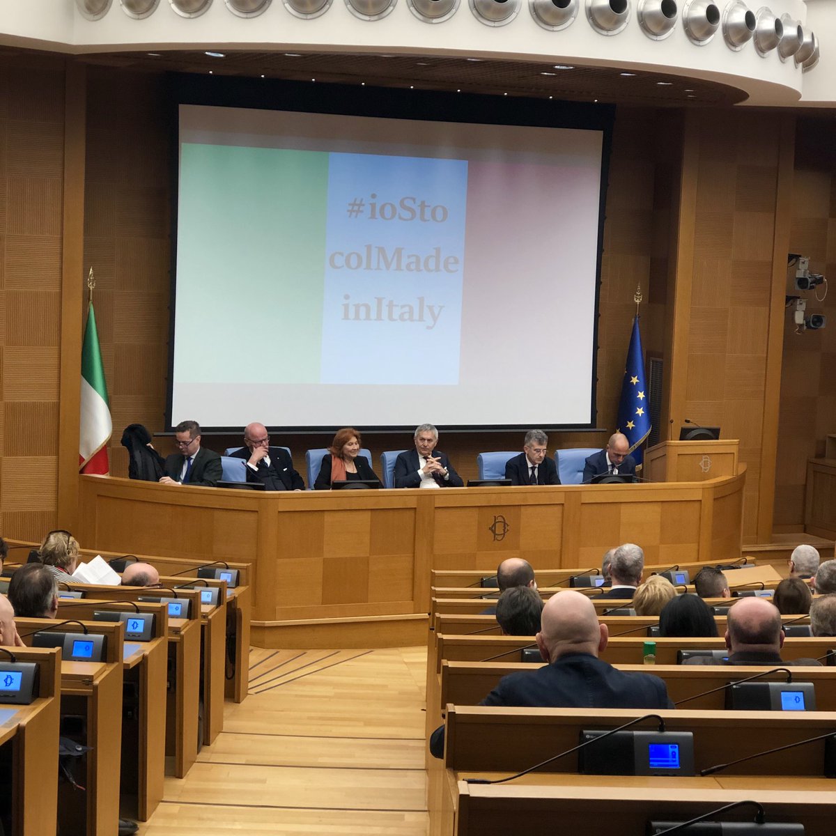 RaffaeleCirone's tweet photo. Il Presidente di Commissione #Agricoltura della Camera @Montecitorio oggi ha organizzato convegno e confronto con le categorie produttive. Ero presente per dire #iostoconilmadeinitaly a difesa di #mieleitaliano e #apeitaliana. La Federazione #Apicoltori ringrazia @Gallinella_F https://t.co/4fRunMhDaL