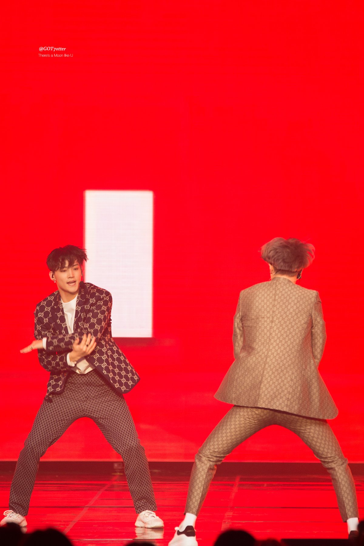 D06ZFRHU8AEVZRy.jpg:orig