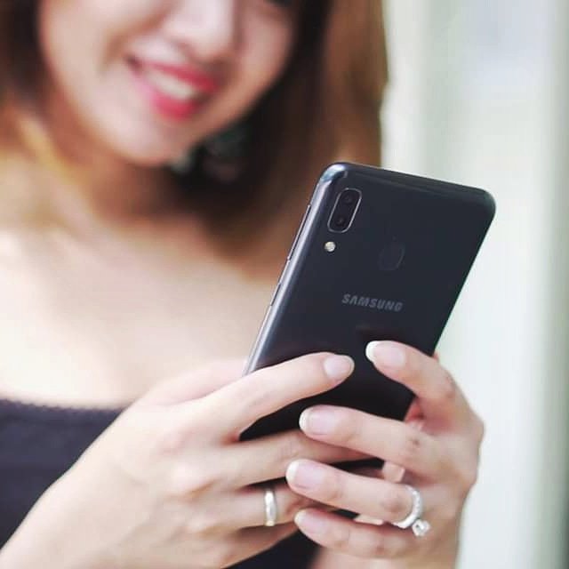 JamieInocian's tweet photo. Samsung just launched their budget mid-range phone in the Philippines! Check out our video for the Samsung Galaxy M20. #GalaxyM20PH @samsungph

https://t.co/bYLsAbTQ2E https://t.co/HDv51yBqOs
