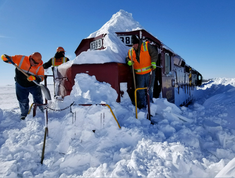 RRVWRAILROAD's tweet photo. #Buried West of Verona, ND. #snow #railroad #winterstorm https://t.co/LwYZEzun8S
