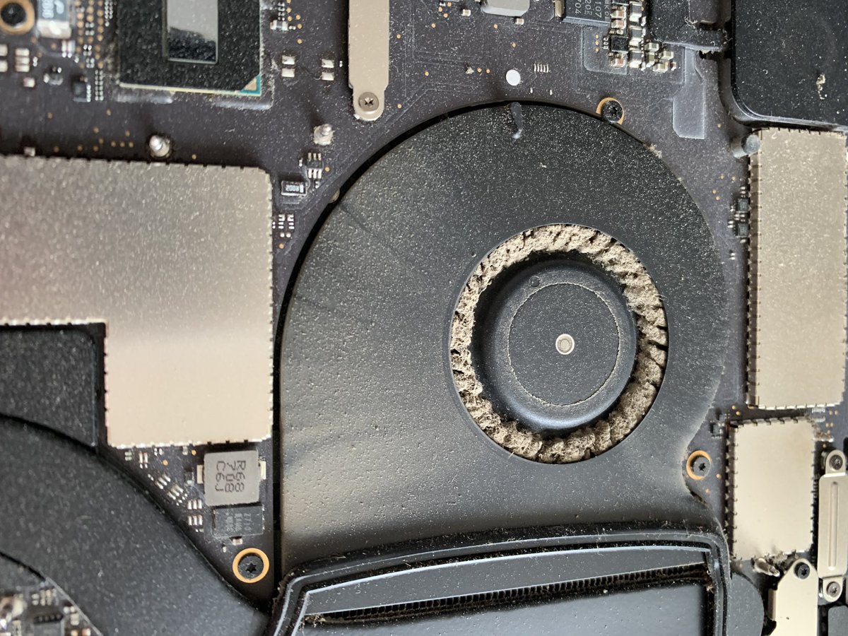 themesty_com's tweet photo. Ever wondered why your #MacBook is overheating? 😱😱😱
#macbookprotouchbar #macbookpro #apple #repair #dirt #dust #macrepair #fixing #ifixit https://t.co/RbmKfON1oe