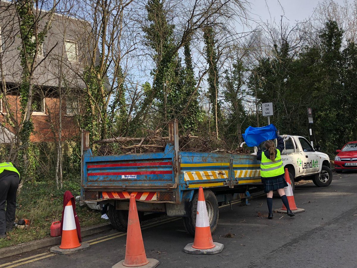 Thank you to the students and their teacher from the Green Schools Committee of <a href="/Cabinteely_Cs/">Cabinteely CS</a> who helped us to clear the bed outside <a href="/Downsyndromecen/">The Down Syndrome Centre</a>  today. All ready now for new planting by <a href="/LandArt_/">LandArt</a> . #cabinteelytidytowns #communityworkingtogether