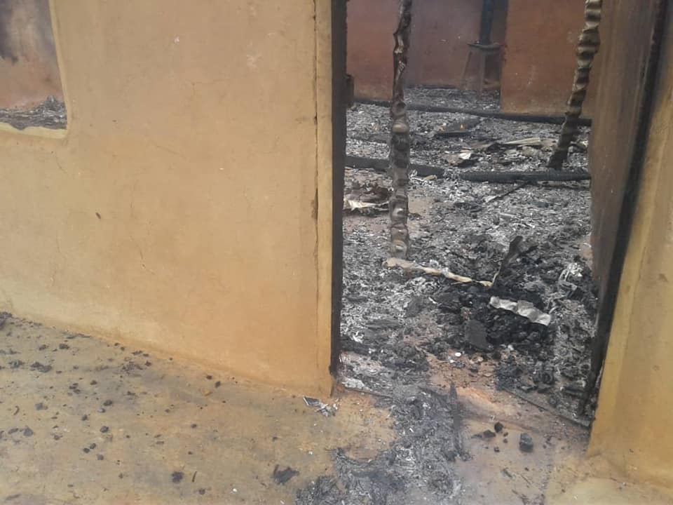 Dream_LivesOn's tweet photo. #Cameroon DONGA MANTUNG .Soldiers have been busy since 5am today burning houses, looting and destroying properties in Nterbang and Mbukop quarters , in Warr and Taku Villages, respectively. @eliesmith @Mimimefo237 @cwjroberts @Smith_JeffreyT @CohenOnAfrica @innercitypress @hrw https://t.co/aP77jfzcaV