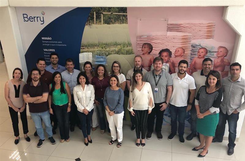 BerryGlobalInc's tweet photo. Our workforce in Brazil learned from CIO Debbie Garrison at a diversity and inclusion program focused on culture and leadership #pluggedin https://t.co/MgQUN3BThi