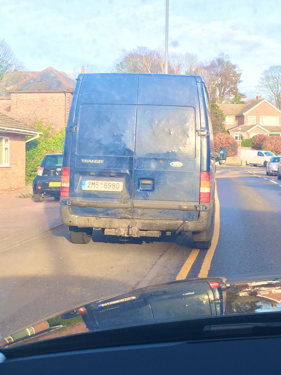 Great bit of parking on Main Road Gedling this pm <a href="/ShameADriver/">ShameADriver</a> #idiot