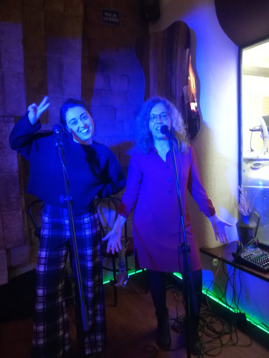 Cristinabcn28's tweet photo. Ahir a @LaCerveseraBCN de Gràcia, #Melosia va tenir el plaer de presentar a dos grans poetes de l'Slam poètic : #mireiaserrano i #pablowski
Melosia va fer un nou bloc de poemes propis de #TanitAmorós i meus, amb la música de #CarlosAbello i la veu de #enyamurphy
Fantàstic!!! https://t.co/d9ioM0F0Zk