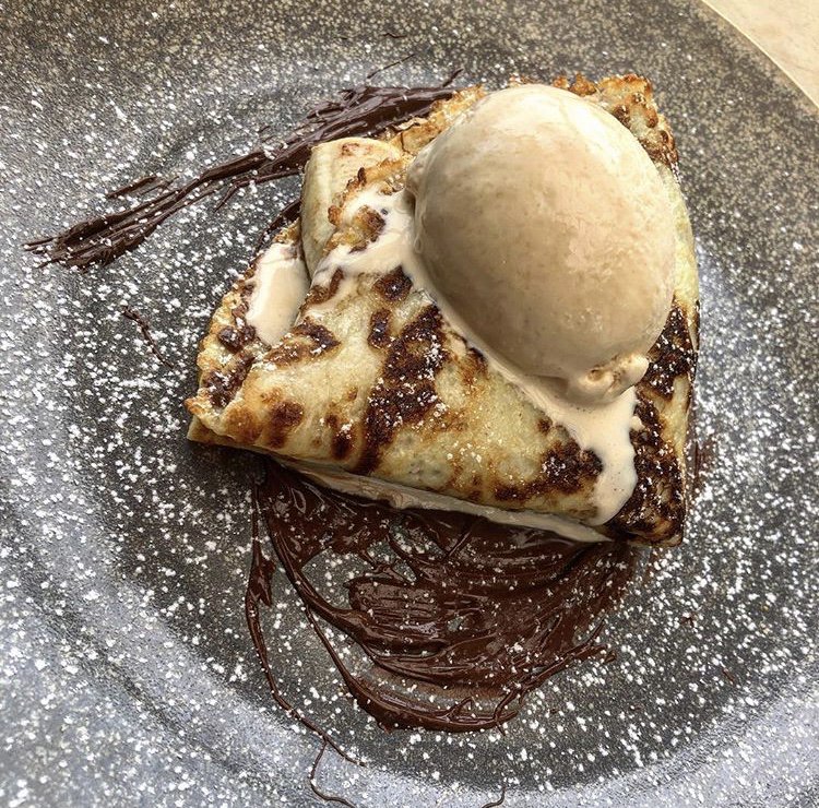 Laverstoke's tweet photo. We hope you’re all tucking into some delicious pancakes! What’s your favourite topping? Ours is a scoop of buffalo milk ice cream 😝🥞🍨 #tapontheline #fullerskitchen #beproudofit #pancakeday #icecream @FullersKitchen https://t.co/zgfM6jGUGb