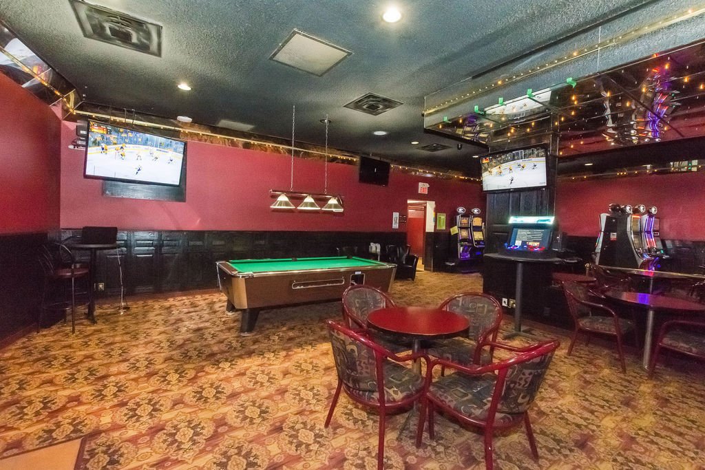 ramadayeg's tweet photo. All work and no play make Jack a dull boy! Don’t worry we won’t let you become Jack. Our Lucky’s lounge is open for our guests as our gaming lounge; where you can kick back with a drink and play some old-school pinball!
https://t.co/ovcUEq88YJ https://t.co/DKtjyYIsPk