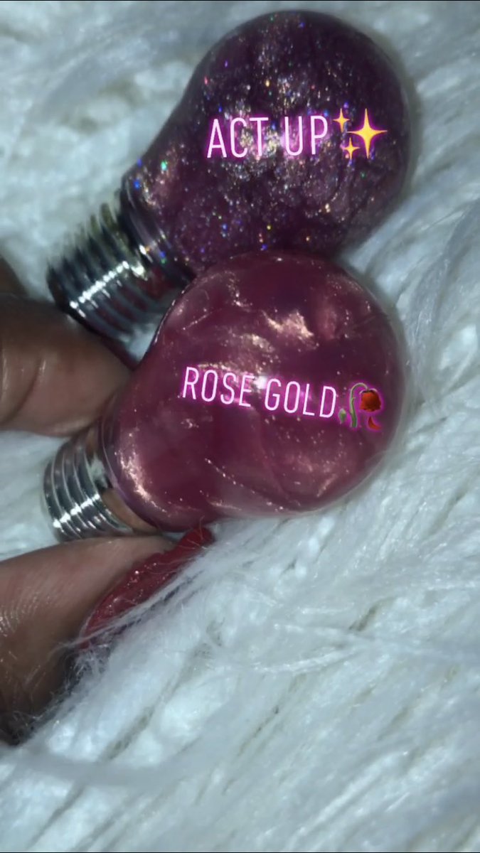 itsjayymacc's tweet photo. Sample sizes are available for purchase $3. Lip glosses include coconut oil, vitamin E &amp; C, and Peppermint oil✨. Other colors are available. #uwg #ssu #gsu #NCAT22 #FAMU21 #TSU21 #LSU #UGA #VSU #cau22 https://t.co/cj50pwooPR