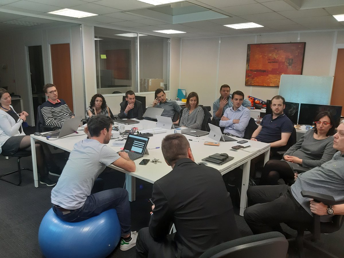 MaCodinas's tweet photo. Super réunion avec nos coach Kaizen #teambuilding @Kaizen_Sln https://t.co/XiVkkvlXX2